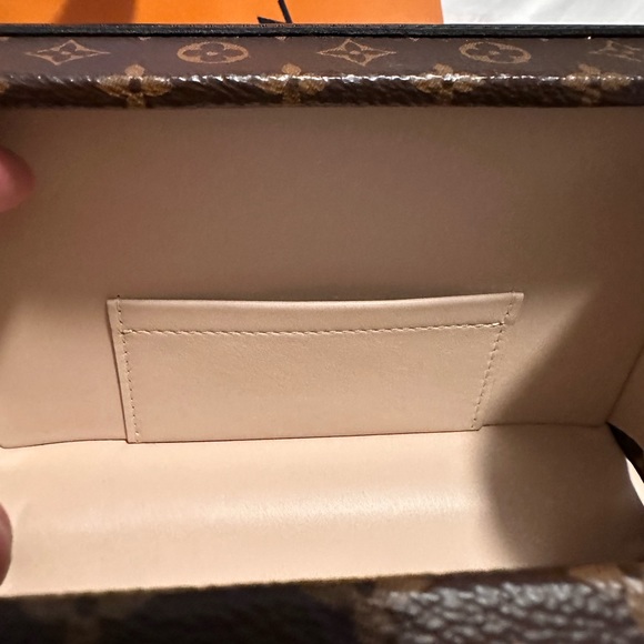 Louis Vuitton Petite Malle Monogram. - Picture 9 of 17